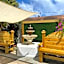 Colony Club Inn & Suites