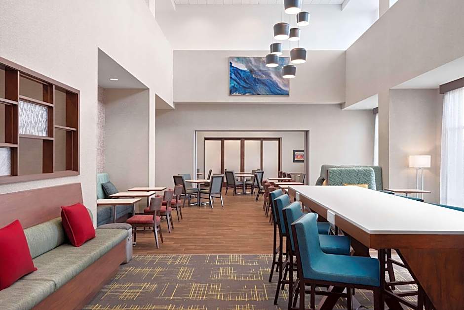 Hampton Inn & Suites by Hilton Kelowna Airport BC