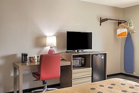 Econo Lodge Inn & Suites Canandaigua - Fingers Lake Area