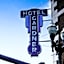 Gardner Hotel & Hostel
