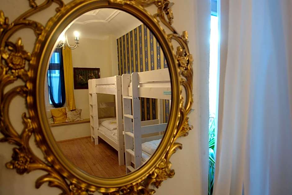 Lotte - The Backpackers