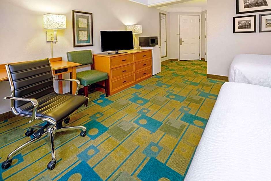 La Quinta Inn & Suites by Wyndham Salt Lake City Airport