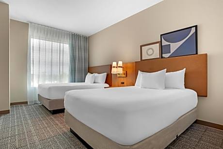 2 Queen Bed Suite, 2 Rooms with Sofa Sleeper, Kitchen