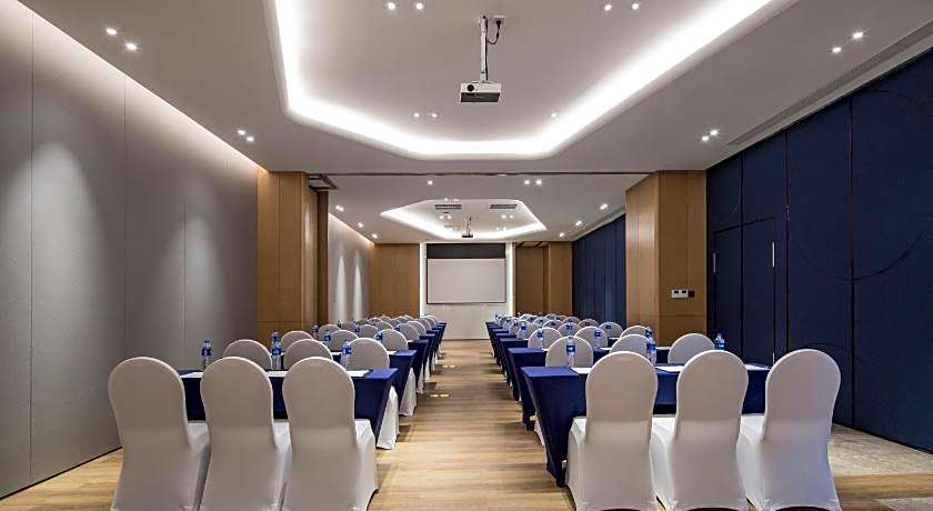 Holiday Inn Express Shanghai Kangqiao By IHG