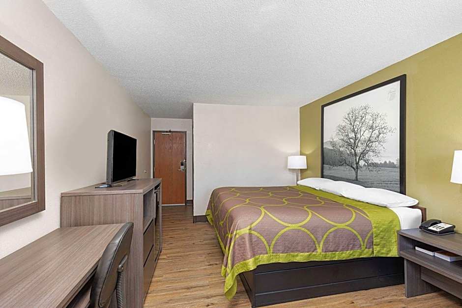 Super 8 by Wyndham Johnson City