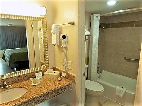 Quality Inn Hinesville - Fort Stewart Area, Kitchenette Rooms - Pool - Guest Laundry