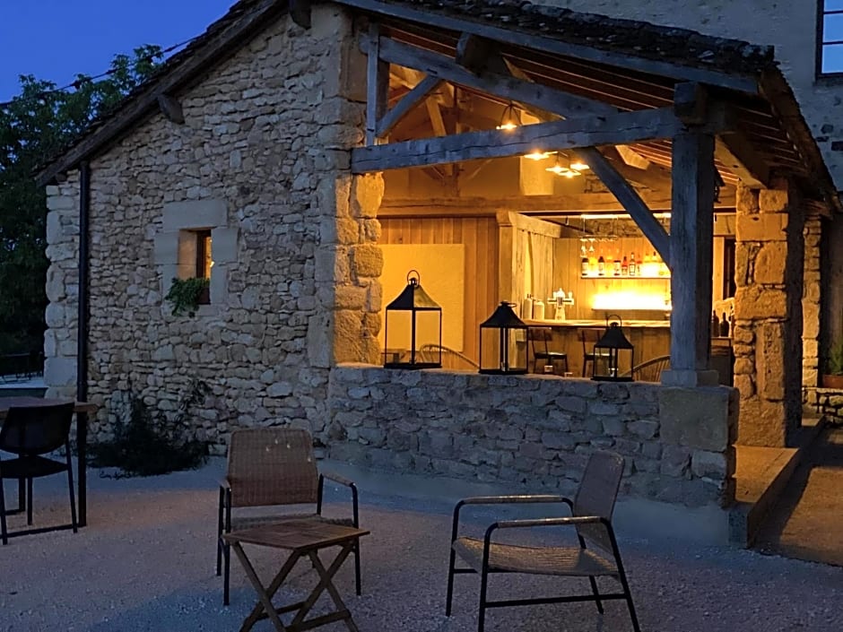 Domaine de Cazal - Chambres d'Hôtes avec piscine au cœur de 26 hectares de nature préservée