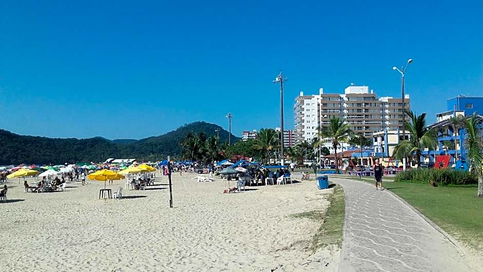 SOBRADO-BERTIOGA-Uso exclusivo para grupos de até 12 pessoas em 1 até 4 suítes