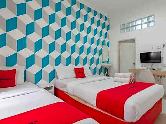 RedDoorz near Alun Alun Bandung 3