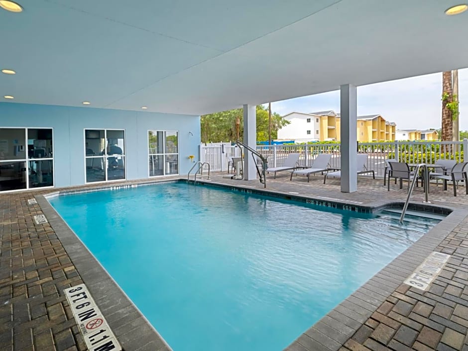 Holiday Inn Express & Suites Lakeland