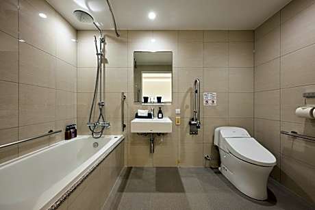 Triple Room, Non Smoking (2 Twin Beds)