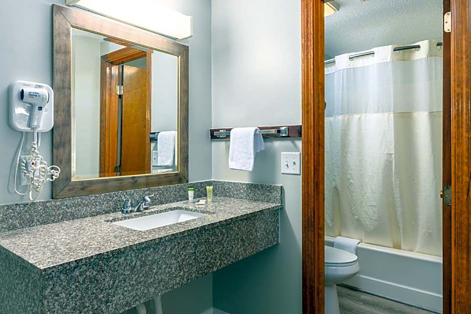 Captains Quarters Motel & Conference Center