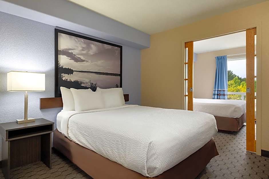 Super 8 by Wyndham Swan River MB