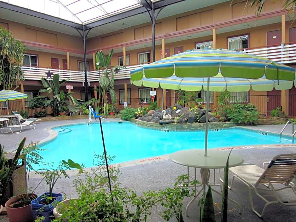Budget Host Inn