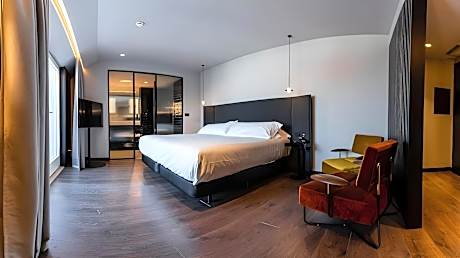 Suite City View with Terrace