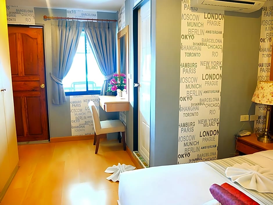 Baan Term Fun Saen Suk