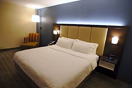 1 King Suite Mobility Accessible Jetted Tub