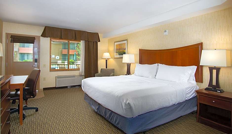 Photo 1 of 1 of Deluxe 1 King Bed, Accessible