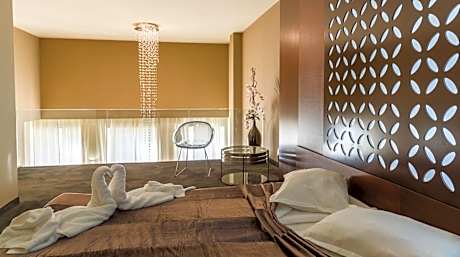 One-Bedroom Suite  - Free Pool & Gym