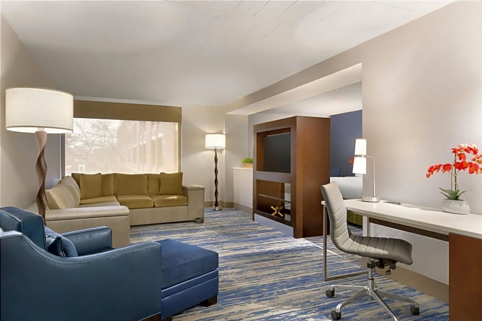 Delta Hotels by Marriott Detroit Metro Airport