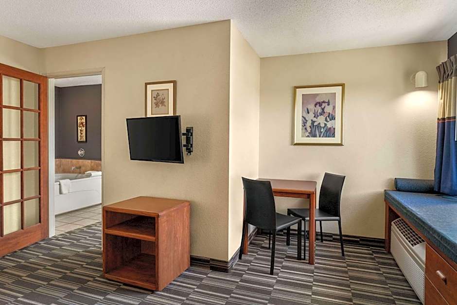 Microtel Inn & Suites by Wyndham Inver Grove Heights/Minne