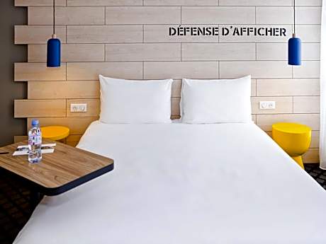 Standard Room with double bed and sofa