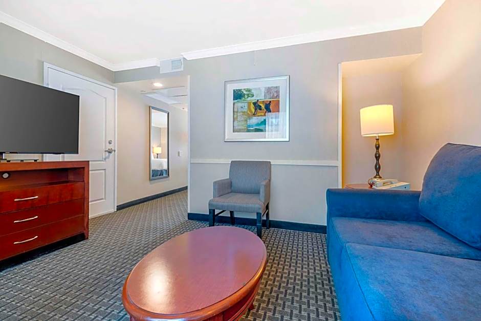 Best Western Plus Marina Shores Hotel