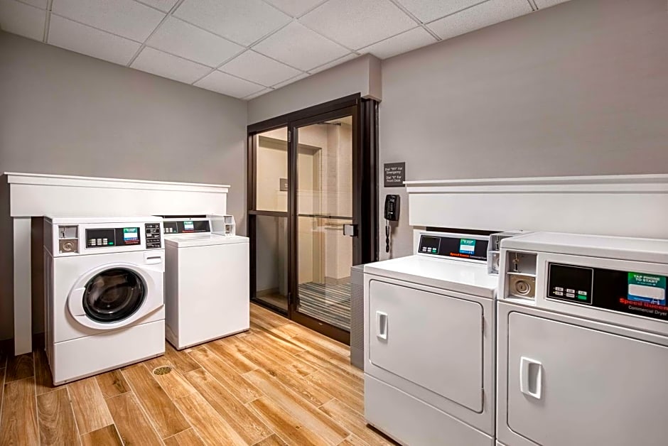 Hampton Inn By Hilton Long Island - Brookhaven