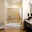 Days Inn & Suites by Wyndham Galveston West/Seawall