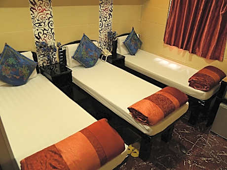 Triple Room (3 single Beds)