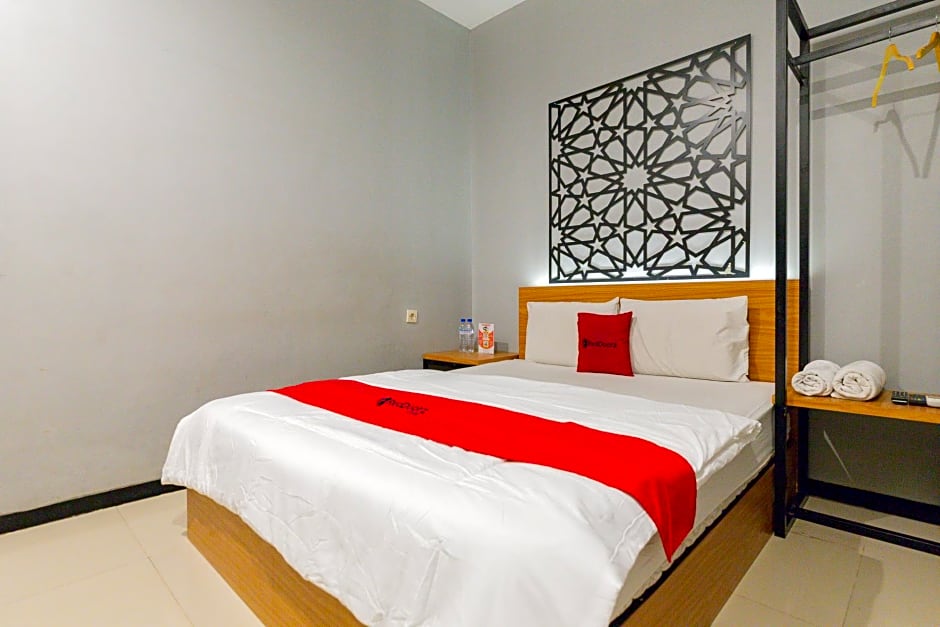 RedDoorz @ Manukan Surabaya