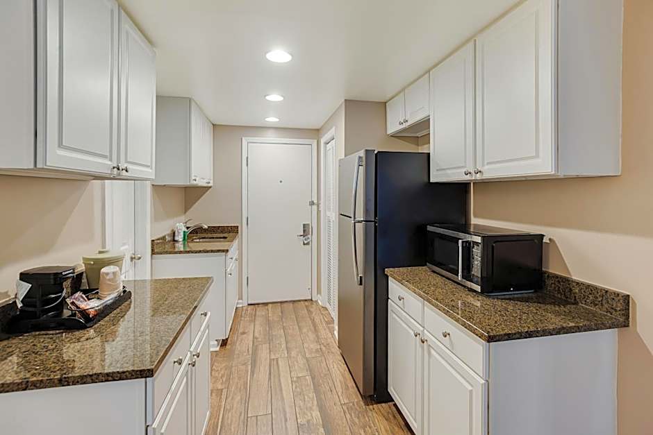 Oceanfront Litchfield Inn