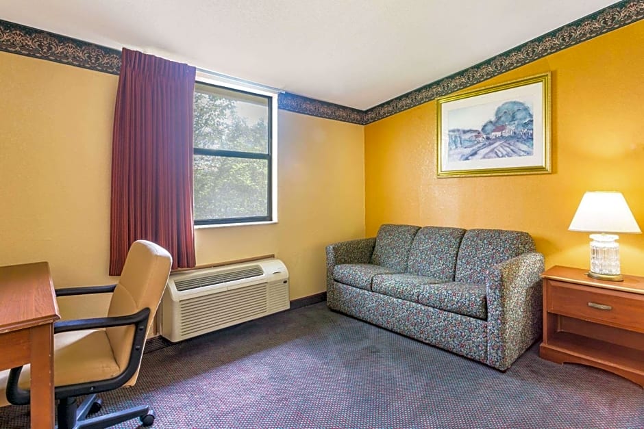 Howard Johnson by Wyndham Lake City