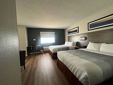 Queen Suite with Two Queen Beds - Non Smoking