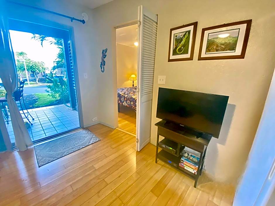 Beachfront 1 Bedroom Condo with Private Beach, Pool, Hot Tub