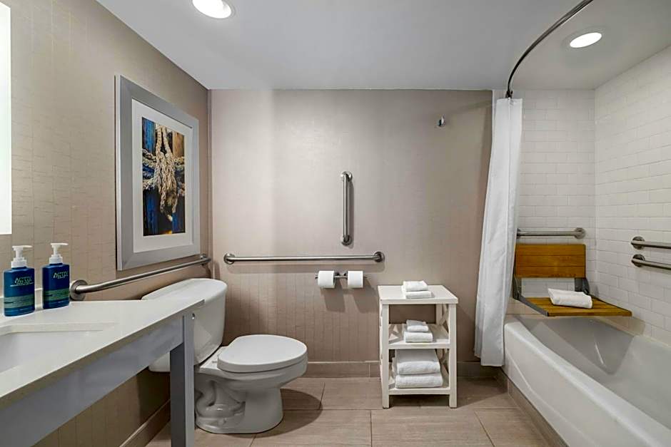 Four Points by Sheraton Charlotte - Lake Norman