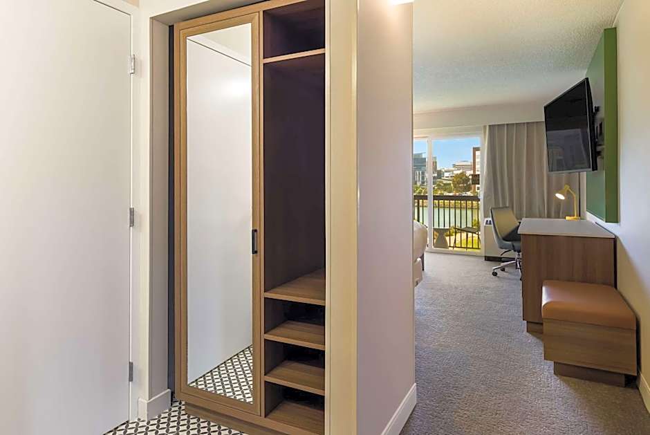 Sonesta Select San Francisco Airport Oyster Point Waterfront