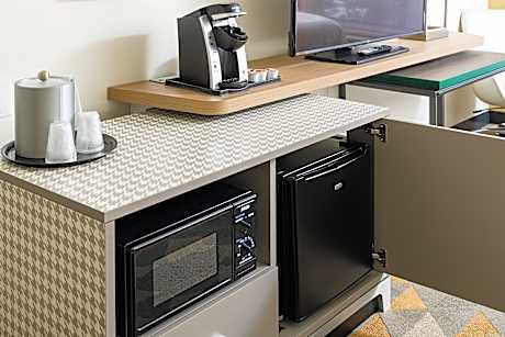 1 King Bed Standard Comm Accessible