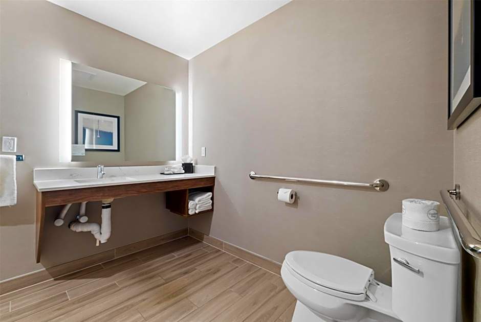 La Quinta Inn & Suites by Wyndham Santa Cruz