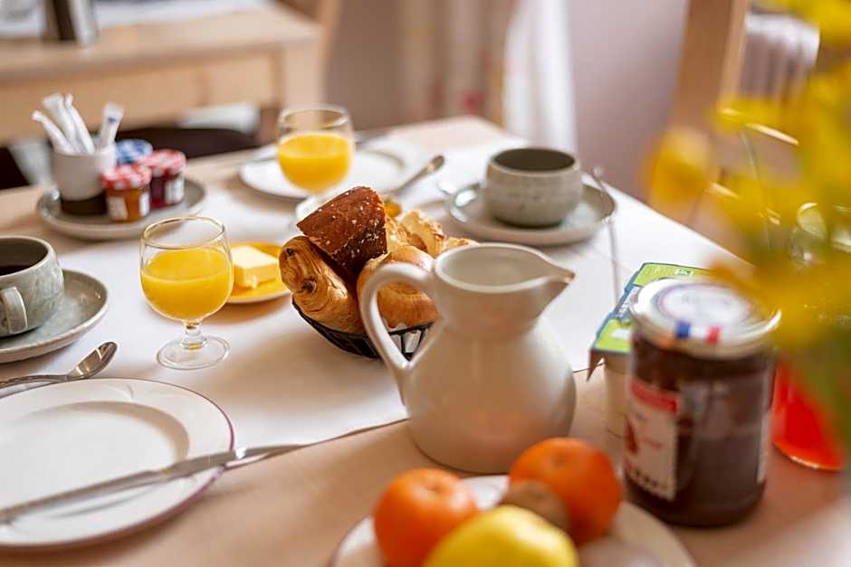 Hôtel Restaurant Le Relays du Chasteau - Logis Hôtel