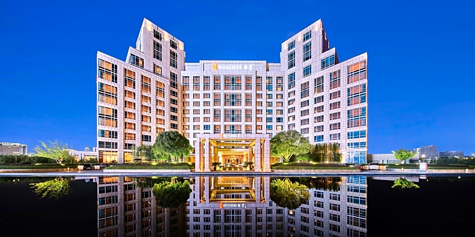 HUALUXE Ningbo Harbor City By IHG