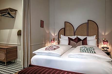 Doppelzimmer – Josefine Sur Cour