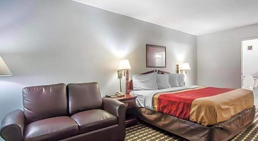 Econo Lodge Inn & Suites Tuscaloosa I-20