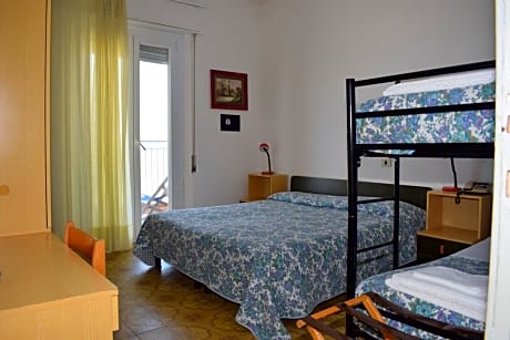 Quadruple Room with Garden View