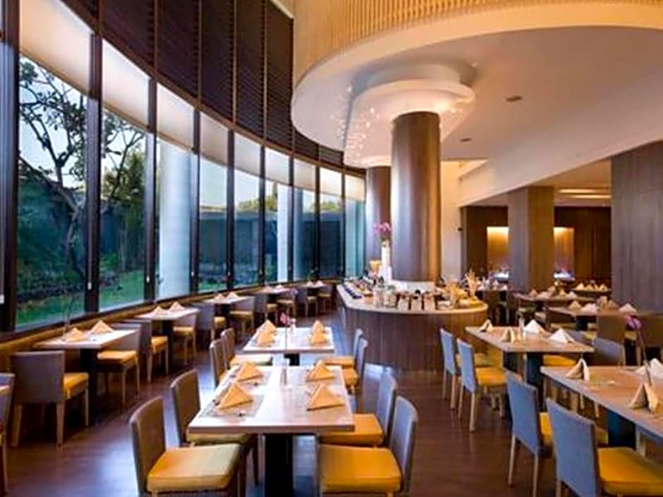 Hotel Santika Pandegiling Surabaya