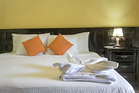 Standard - Queen Bed