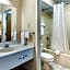 Econo Lodge Inn & Suites Southeast
