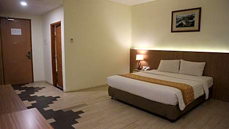 Grand Deluxe Room - 1 Queen Bed Balcony