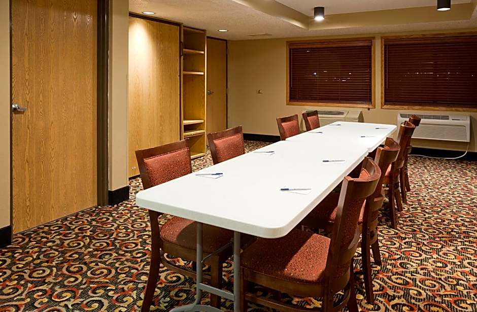 AmericInn by Wyndham Blue Earth