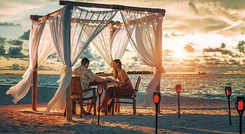 Crown Beach villas - direct access to bikini beach